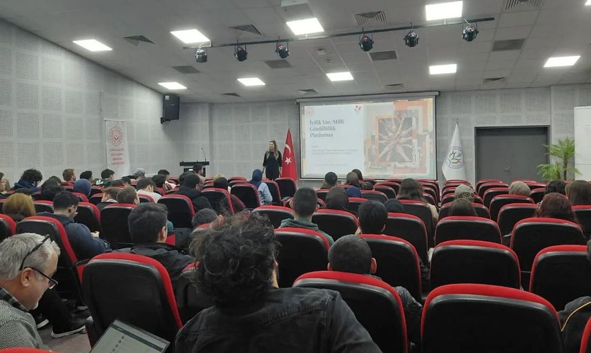 Gönüllülük için dijital köprü: öğrenciler İyilik Var'ı tanıdı