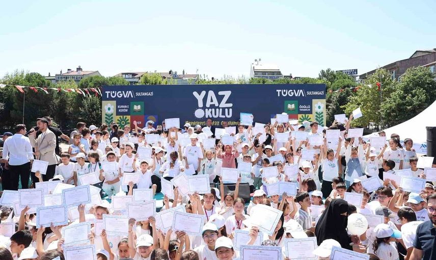 Yaz okulu kapanışında Sultangazi'de öğrencilere sertifika sevinci