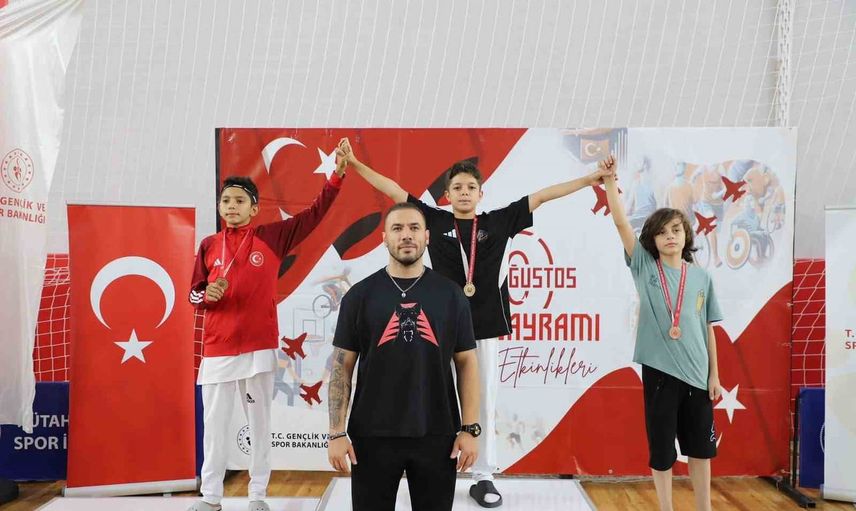 Kütahya'da yıldızlar tatamiyi doldurdu: 30 ağustos zafer kupasında madalyalar sahibini buldu