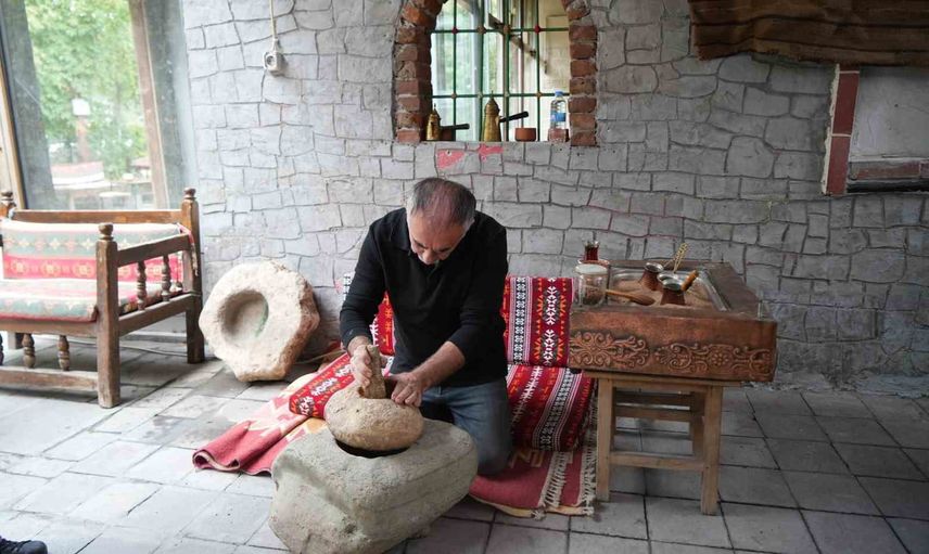 Muş'ta taşta öğütülüp kumda pişen kahve geleneği yeniden canlanıyor