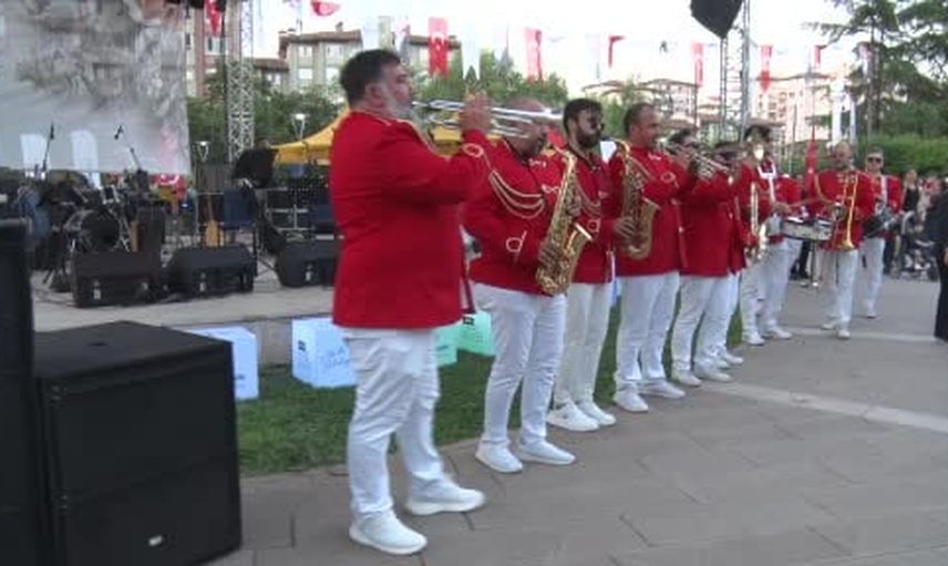 Bahçelievler'de zafer bayramı kutlaması: dayanışma, konser ve sosyal hizmet vurgusu