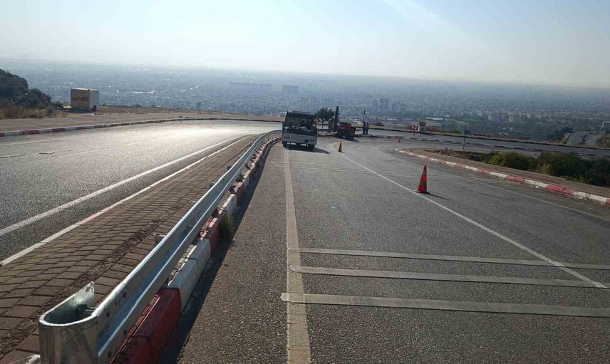 Kepez'te sürücü güvenliğini artırmak için 1.500 metrelik oto korkuluk hattı