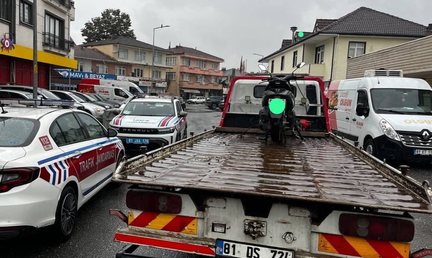 Düzce'de sosyal medyada şov yapan sürücüler jandarmanın takibinde yakalandı