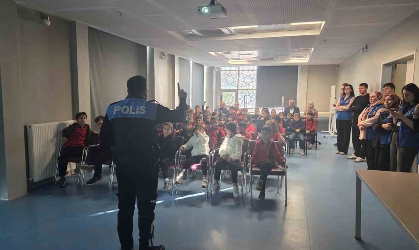 Geleceğe güvenle adım: 48 öğrenciye internet ve zorbalık eğitimi