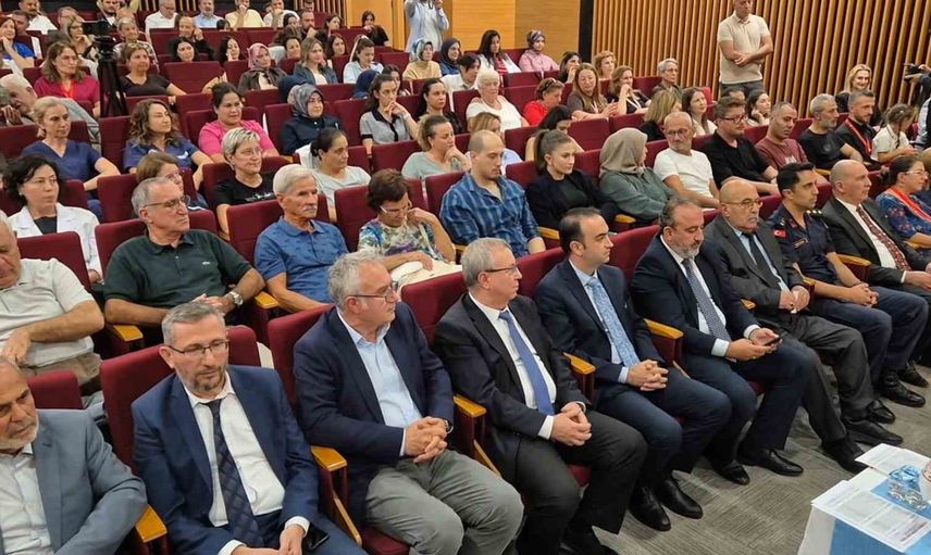 Beyaz önlükler sahnede: Tekirdağ Dr. İsmail Fehmi Cumalıoğlu Şehir Hastanesi'nde sağlıkçılardan müzik topluluğu