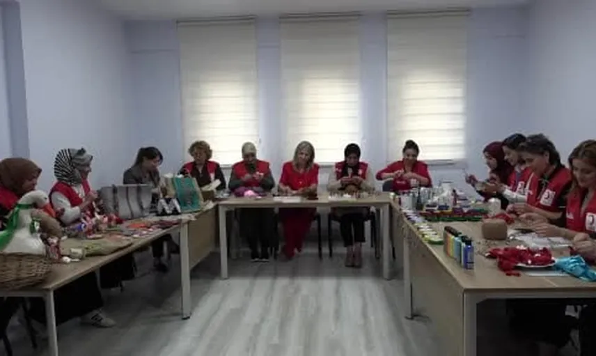 Kars'ta Kadın Atölyesi'nin el emeği hayır sofralarına dönüşüyor