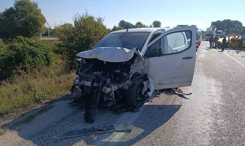 Konya'nın Hüyük ilçesinde çarpışan iki araçta üç kişi yaşamını yitirdi