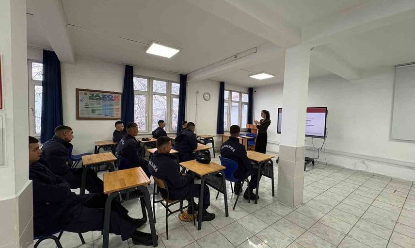 Askeri göreve başlarken şiddete karşı bilinçlendirildiler