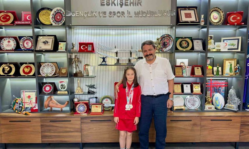 Eskişehir'de özel sporcu Elif Ertek iki branşta şampiyonluğa ulaştı