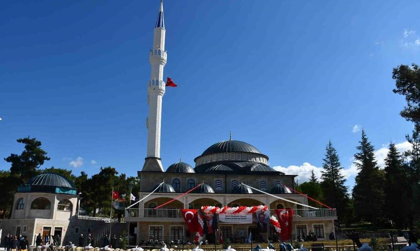 Gördes’te hayalin gerçeğe dönüştüğü külliye: Şehit Makbule Hanım Kur’an kursu ve uygulama camii