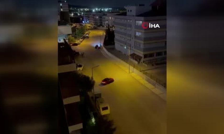 Gaziemir'de site önlerini pisti çeviren sürücüler mahalleyi tedirgin ediyor