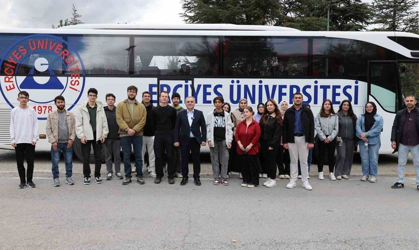 Yeni kayıtlı öğrenciler Kayseri kültür yolunda şehri keşfetti