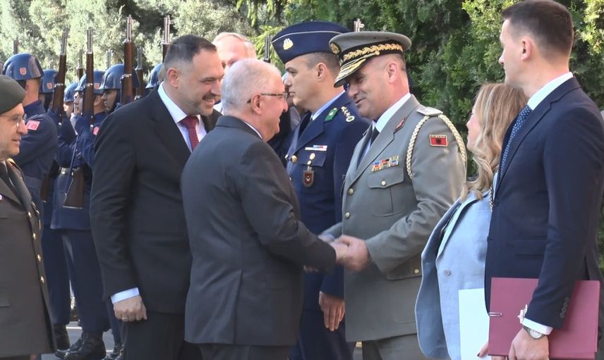 Onur kıtası töreniyle başlayan Arnavutluk savunma bakanı ziyareti