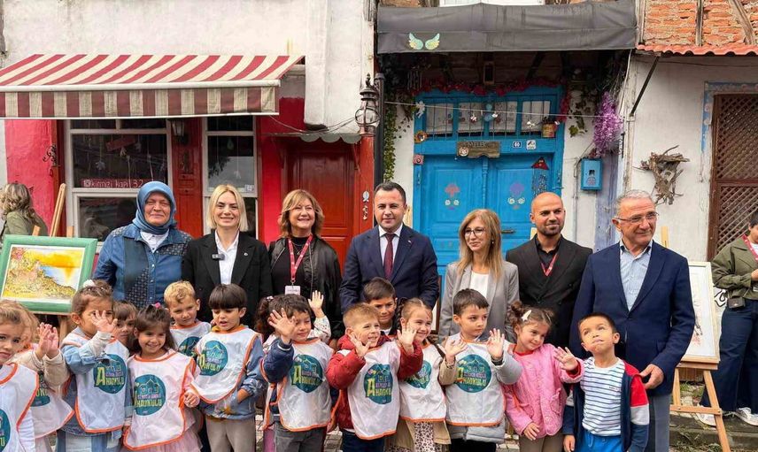 Akçakoca'da suluboyayla tarih ve doğa buluşması