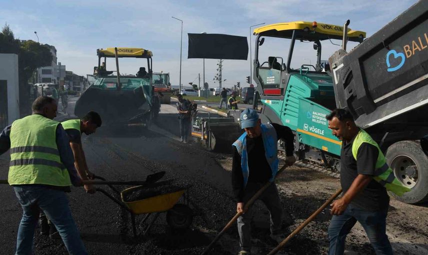 Küçük sanayi sitesinde 2 bin 400 ton sıcak asfaltla ulaşım düzenlendi