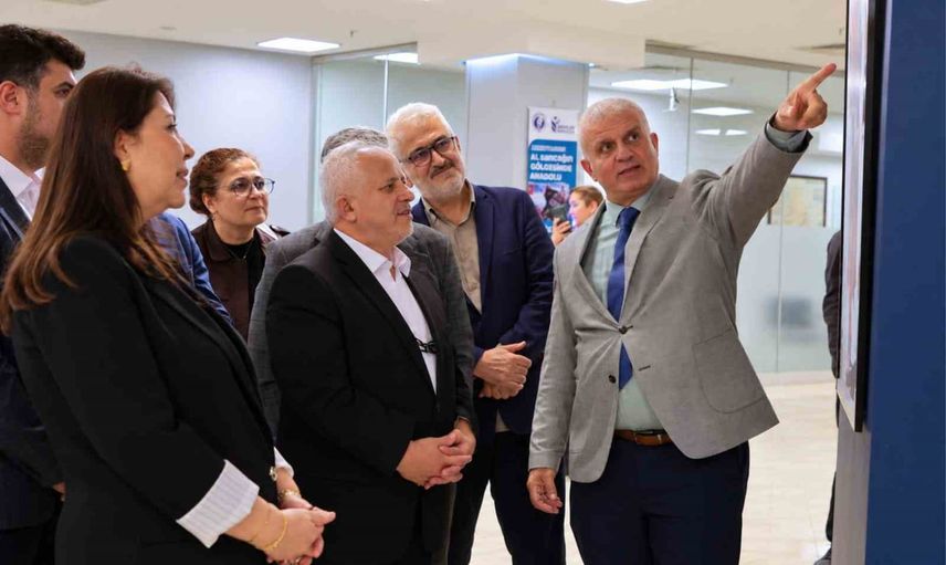 Yedi bölgeden bayrağa uzanan kareler: Esenler'de fotoğraf sergisi