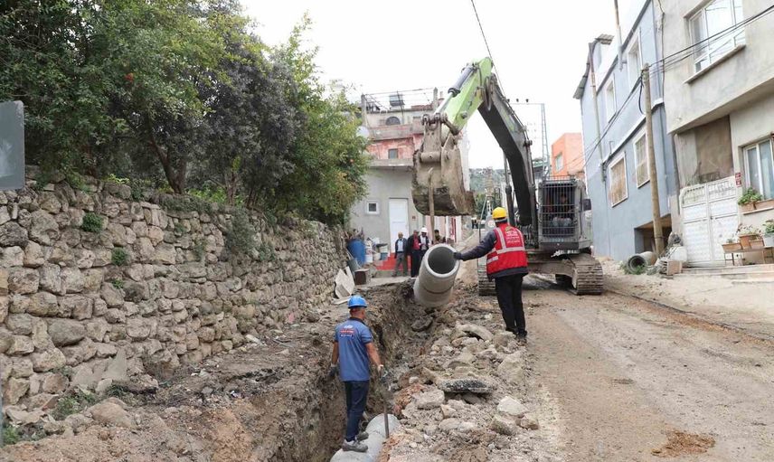 Yayladağı Karaköse'de altyapı dönüşümü: 30 yıllık kanalizasyon hattı tarihe karışıyor