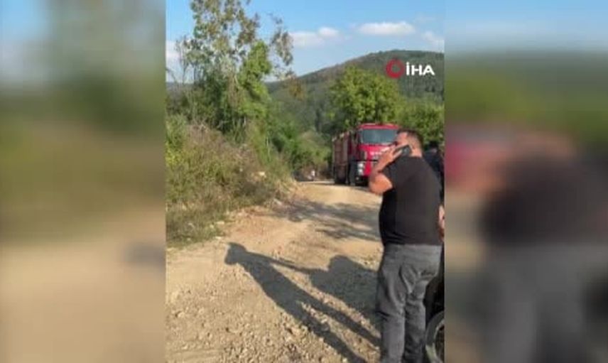 Cumayeri'nde traktör devrildi: sürücü araç altında kalarak yaşamını yitirdi