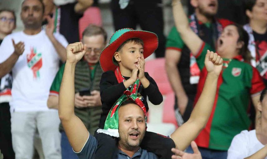 Gaziemirspor, Alsancak'ta Karşıyaka'yı 1-0 mağlup etti
