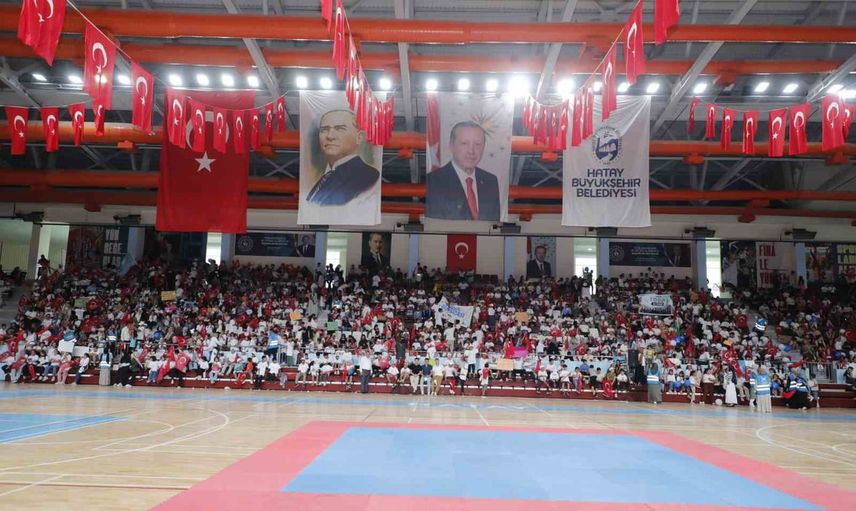 Hatay'da TÜGVA yaz okulu final programında öğrencilerin etkinlik birikimi paylaşıldı