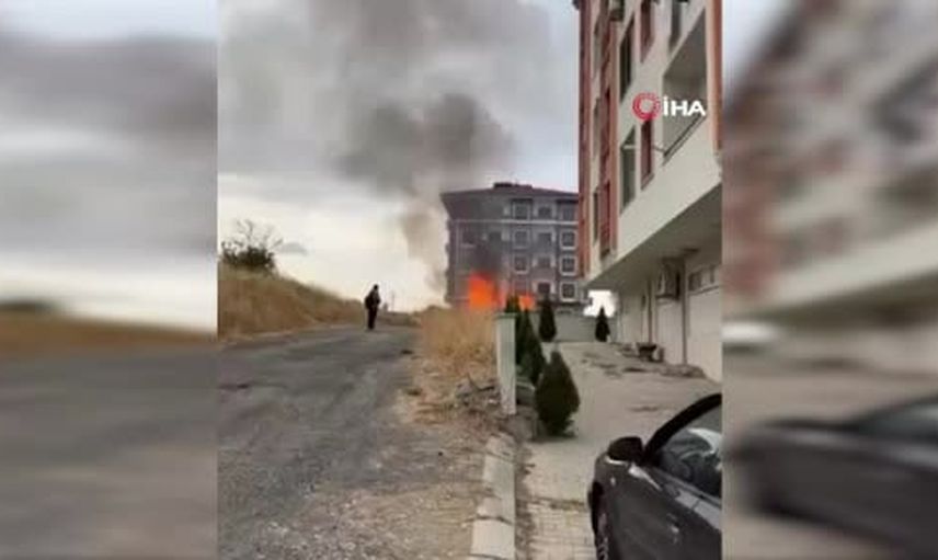 Tütsü alevleri kuru otları tutuşturdu, boş kümes kullanılamaz hale geldi