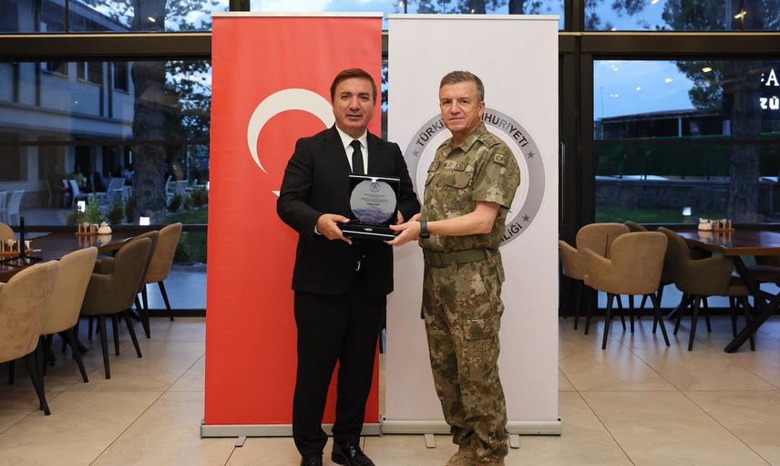 Erzincan'da kent protokolü, iki komutana veda etti