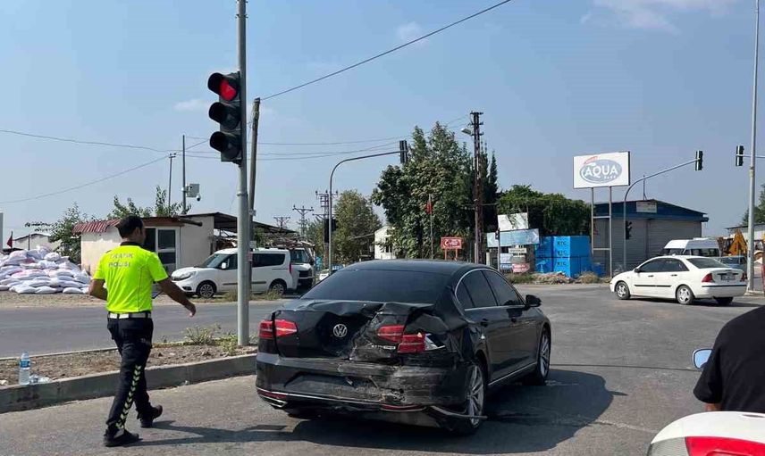 Düziçi kavşağında arkadan çarpma: üç kişi hafif yaralandı