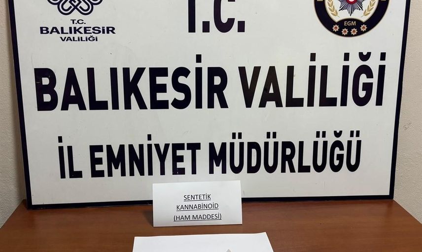 Manyas'ta durdurulan araçta bulunan ham madde bonzaiye dönüşme potansiyeli taşıdı: 2 gözaltı