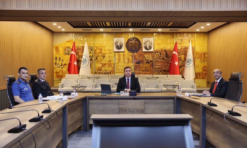 Okul güvenliği için eşgüdüm: 81 ilin valileri Erzincan'da toplandı