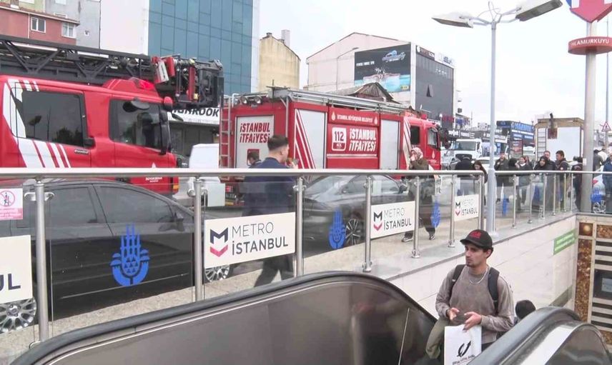 Ümraniye'de istasyonda çıkan yangın mesai başlangıcında ulaşımı sekteye uğrattı
