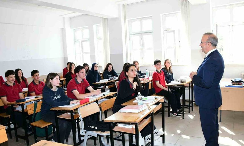 Eğitimde hedefleri ve projeleri değerlendirdiler: Sinan Aydın Cemal Mümtaz Sosyal Bilimler Lisesi'nde