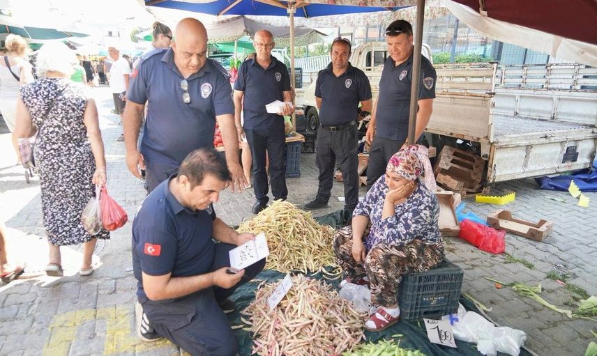 Pazar düzeni için sıkı takip: Altınoluk salı pazarında kurallara vurgu