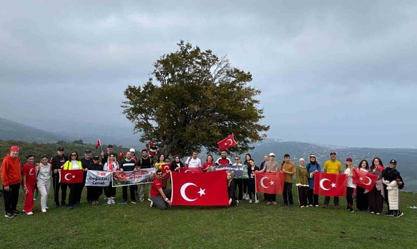 Samsun'da sağlıkçılar doğada cumhuriyetin 103. yılını zirvede karşıladı