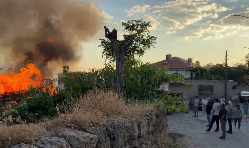 Güzelyurt’ta boş tarihi evde çıkan yangın korkuttu