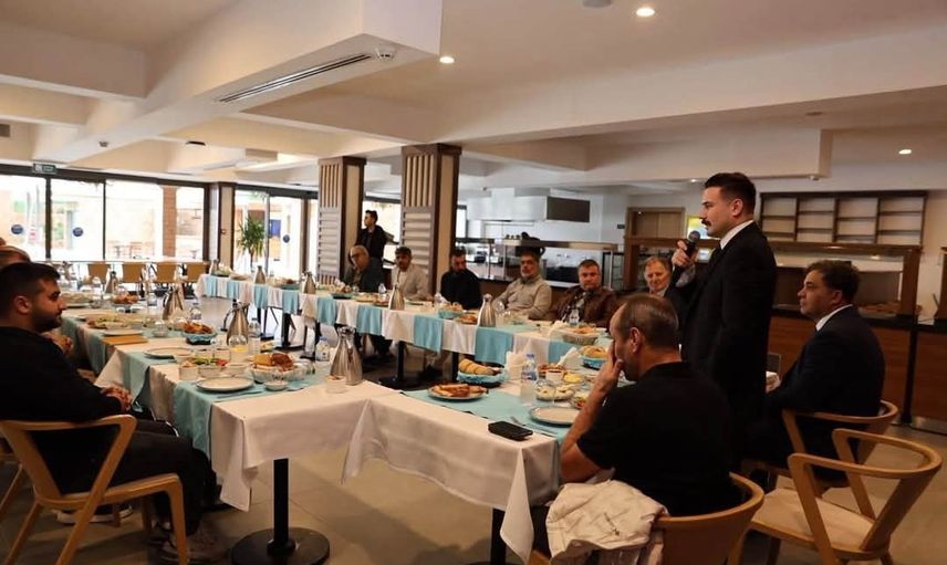 Gökçeada’da muhtarlarla dayanışma kahvaltısı: hizmete ortak akıl vurgusu