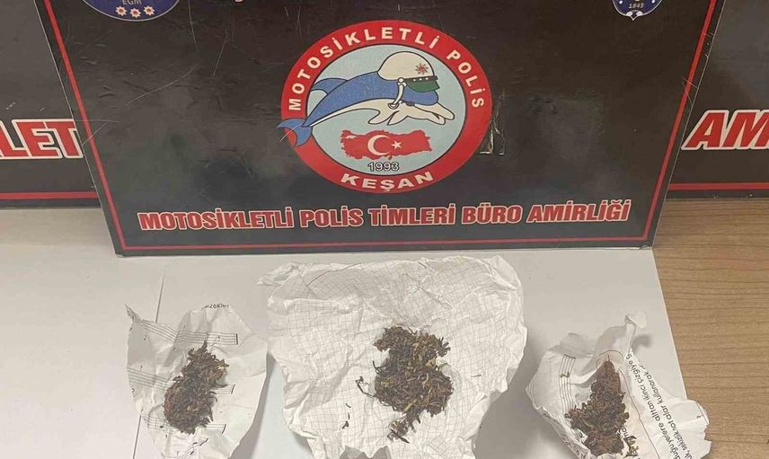 Keşan'da durdurulan iki kişiden uyuşturucu ele geçirildi