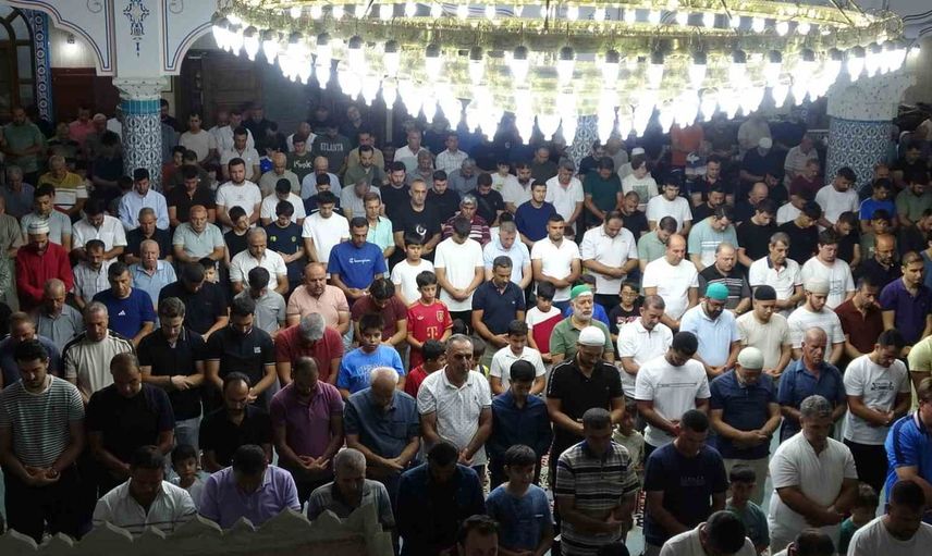 Kilis'te camiler doldu taştı: Mevlid Kandili'nde yoğun manevi katılım