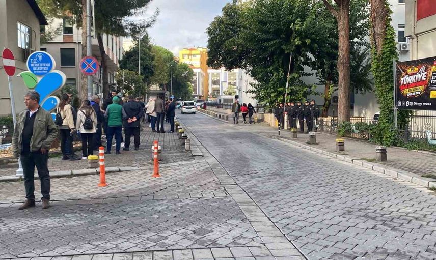 Denizli'de Merkezefendi Belediyesi'ne düzenlenen operasyonda 27 gözaltı
