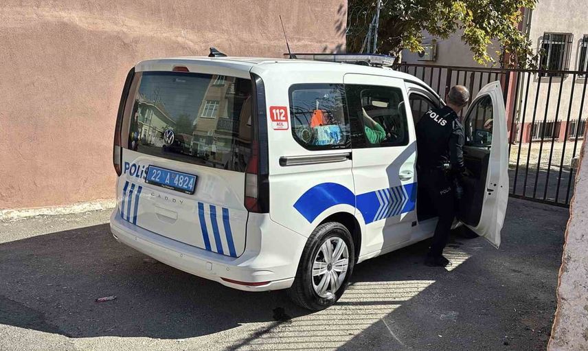 Edirne'de okul çantasında kurusıkı tabanca bulundu, öğrenci ve ailesi gözaltına alındı