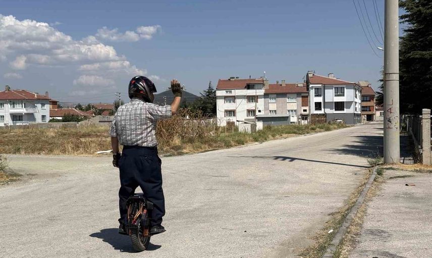 Tek tekerle 4 bin kilometre giden 60 yaşındaki adamın hikayesi