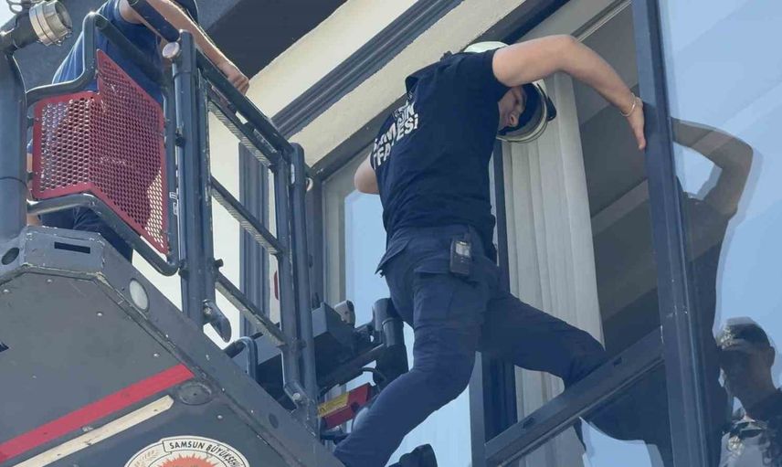 Arkadaşının ihbarı üzerine pencereden girilen evde gurbetçi bulunamadı