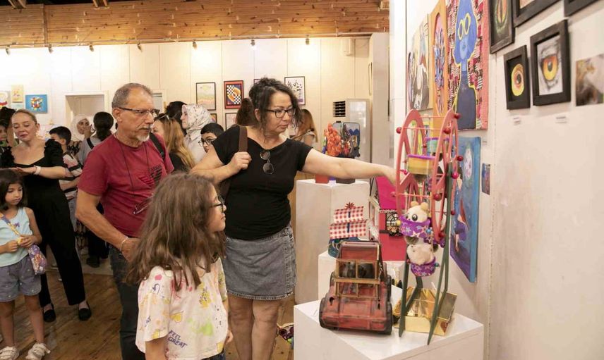 Minik hayaller, büyük sahne: Mersin'de çocukların renkli sergisi