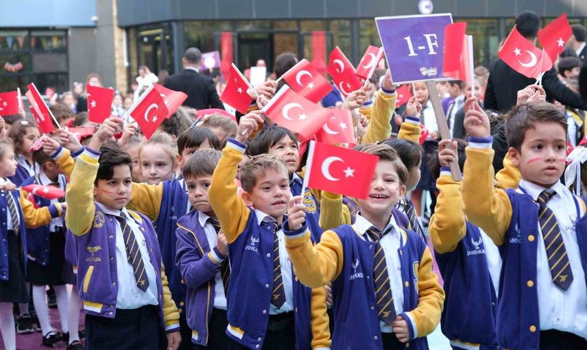 Şahinkaya'da gençler ve aileleriyle birliktelik içinde 29 ekim coşkusu