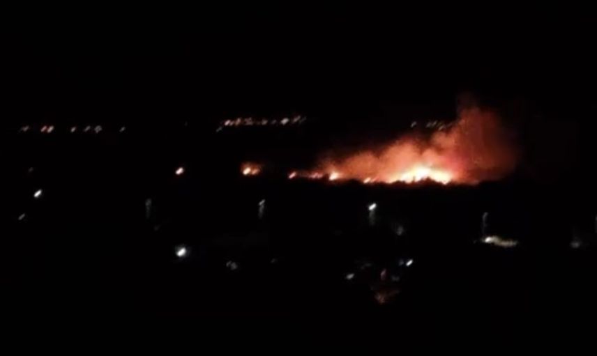 Sarayköy'de rüzgarın etkisiyle ovalık alanda yangın çıktı