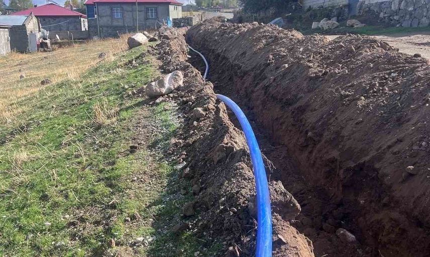 Tuzluca'da su altyapısı yenileniyor: köy hatları temizlendi, Yeni Mahalle'ye 1 km hat