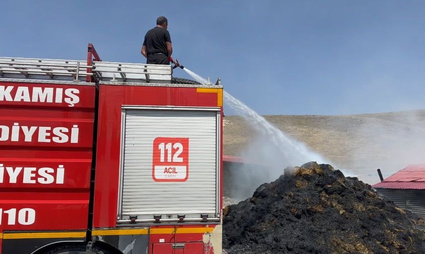 Bir yıllık emek alevlere teslim oldu: bin balya ot kül çıktı