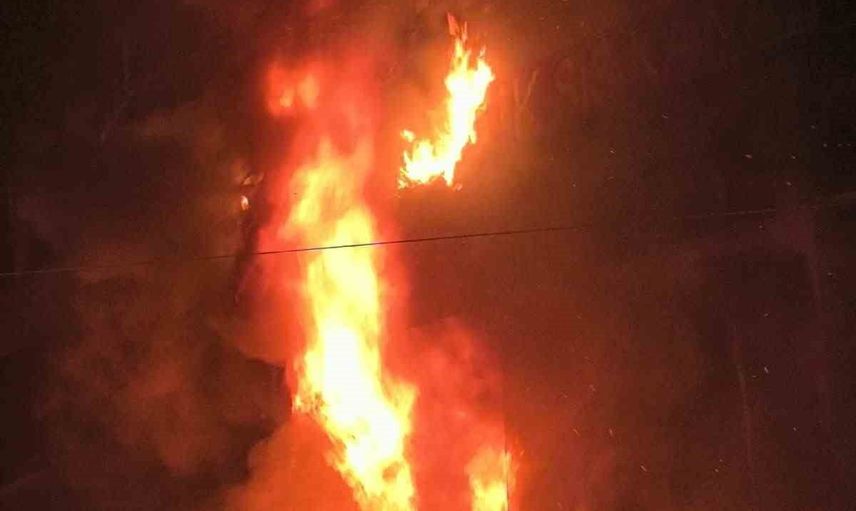 Esenyurt'ta kısa sürede büyüyen iş yeri yangını bir kişiyi yaraladı