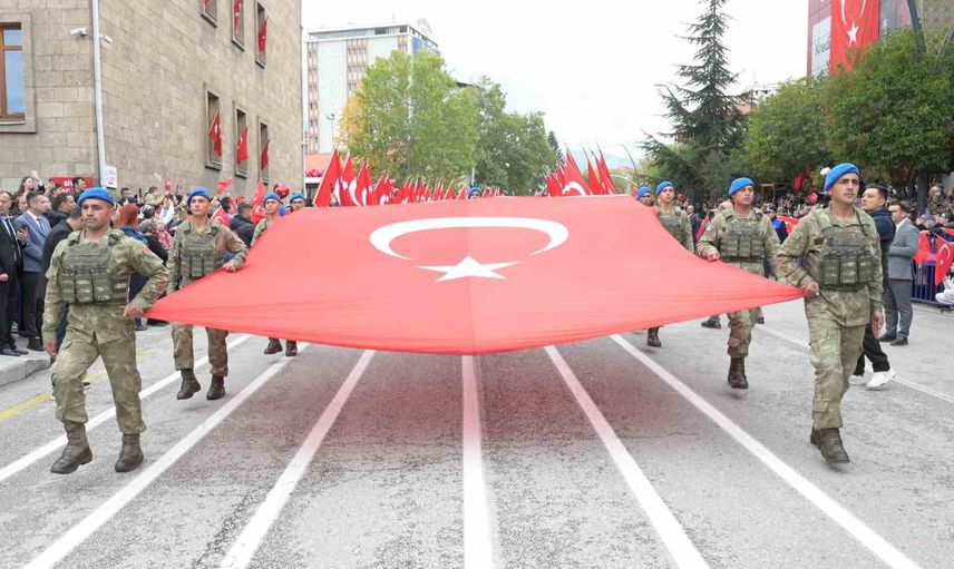 isparta'da cumhuriyetin 103. yılı meydanda coşkuyla kutlandı