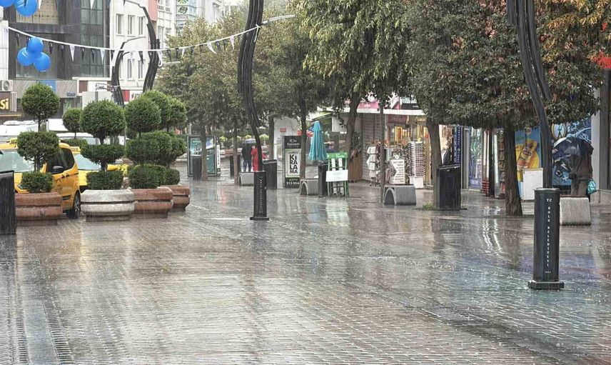 Bolu'da sabah sağanağı günlük hayatı yavaşlattı