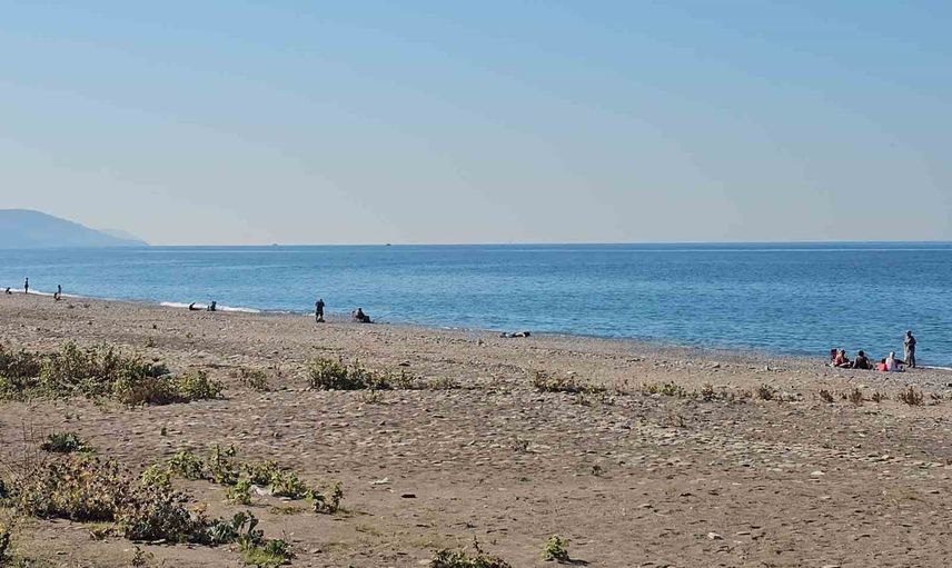 Güneşin tadı sahile indi: Cide'de yazdan kalma gün